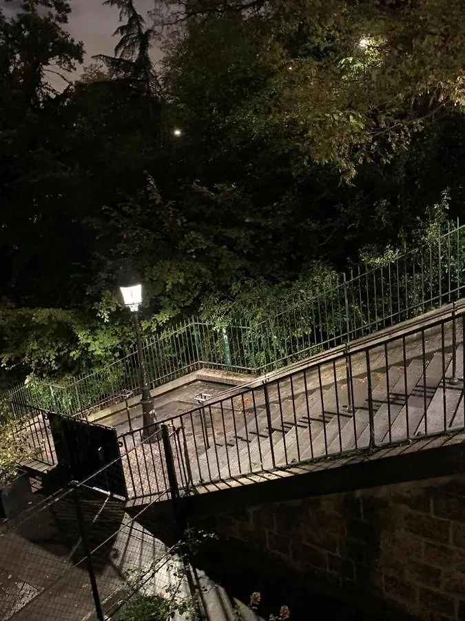 Appartement Au Coeur De Montmartre Paris Lägenhet